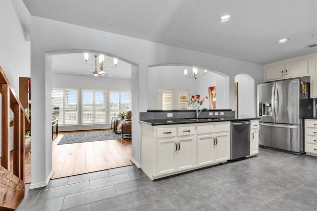34 April Point Drive S, Conroe, TX 77356