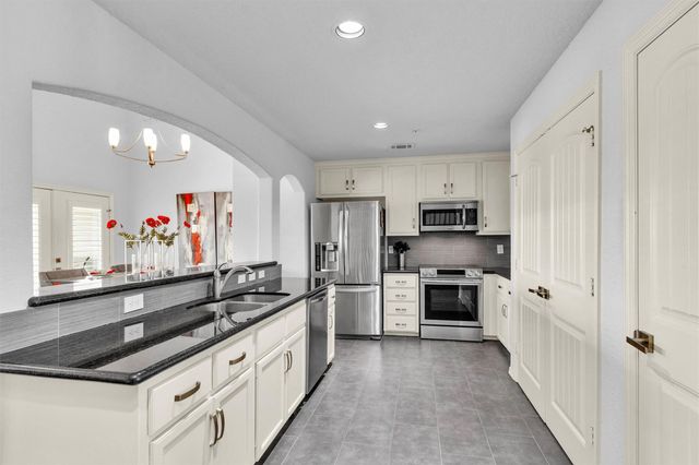 34 April Point Drive S, Conroe, TX 77356
