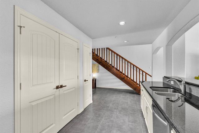 34 April Point Drive S, Conroe, TX 77356