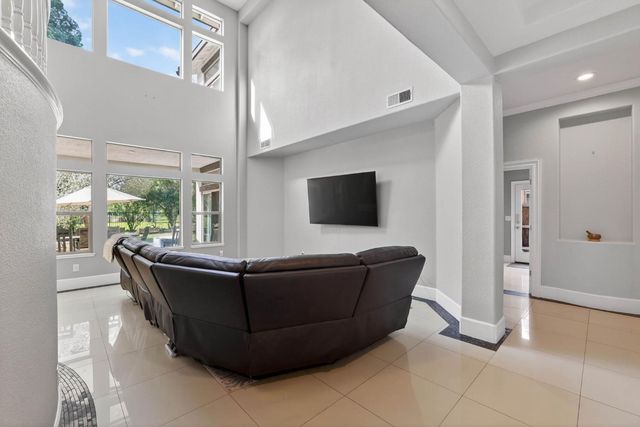 865 Wedgewood Ct, West Sacramento, CA 95605