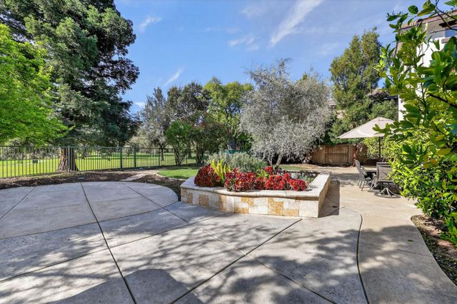 865 Wedgewood Ct, West Sacramento, CA 95605