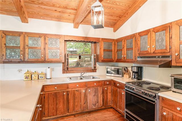3607 NC Highway 268, Pilot Mountain, NC 27041