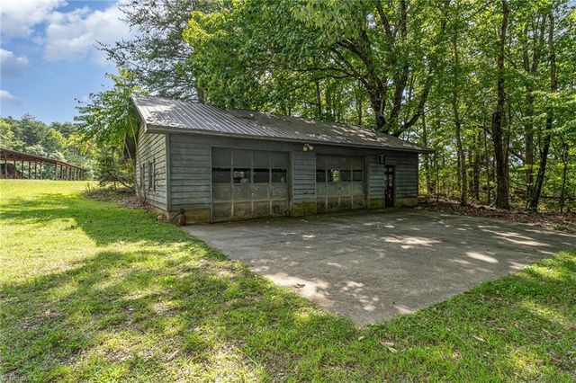 3607 NC Highway 268, Pilot Mountain, NC 27041