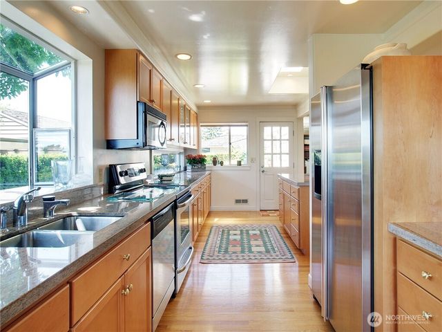 5715 63rd Avenue NE, Seattle, WA 98105