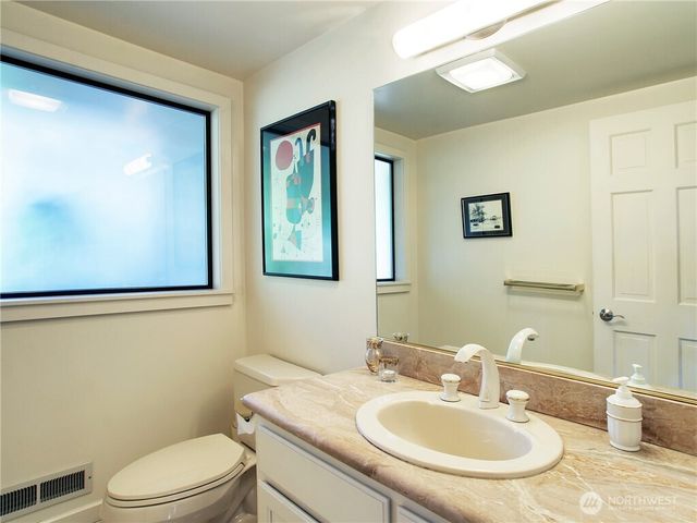 5715 63rd Avenue NE, Seattle, WA 98105