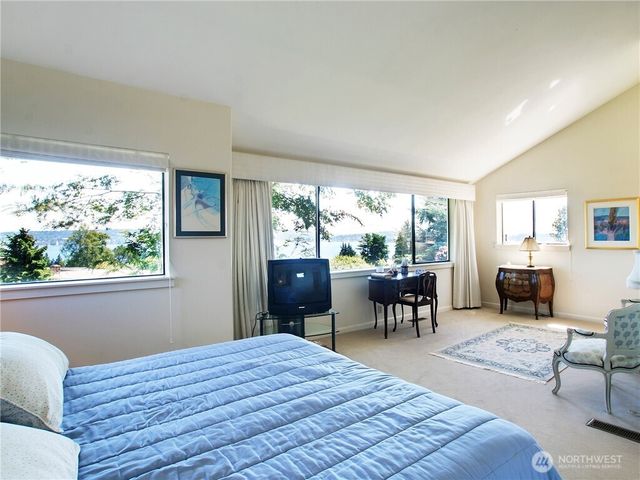 5715 63rd Avenue NE, Seattle, WA 98105