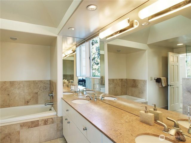 5715 63rd Avenue NE, Seattle, WA 98105