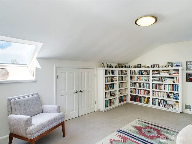 5715 63rd Avenue NE, Seattle, WA 98105