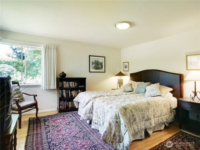 5715 63rd Avenue NE, Seattle, WA 98105