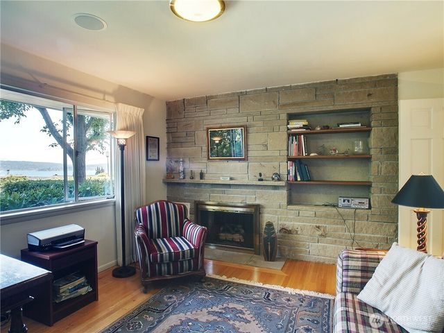 5715 63rd Avenue NE, Seattle, WA 98105