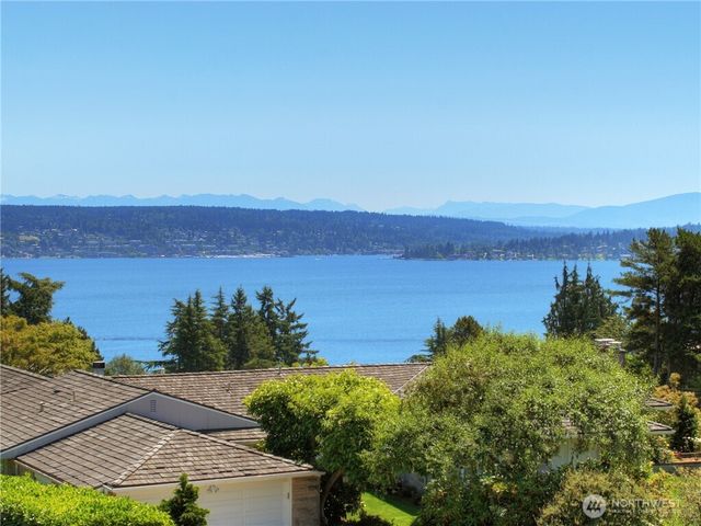 5715 63rd Avenue NE, Seattle, WA 98105