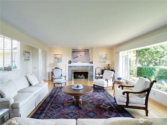 5715 63rd Avenue NE, Seattle, WA 98105