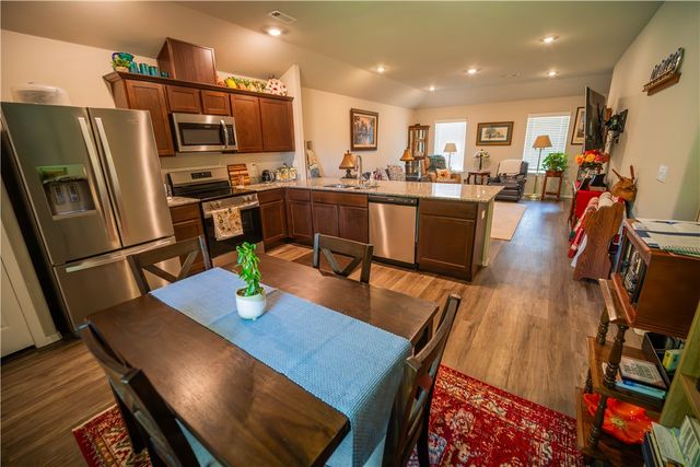 109 W Gillian Avenue, Rogers, AR 72758
