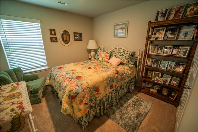 109 W Gillian Avenue, Rogers, AR 72758