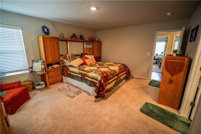 109 W Gillian Avenue, Rogers, AR 72758