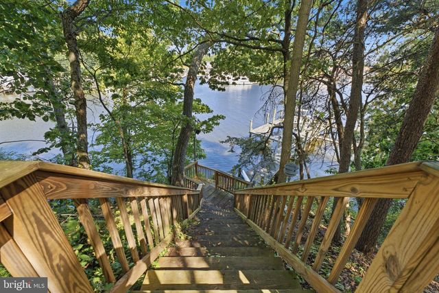 120 ISLAND VIEW DR, Annapolis, MD 21401