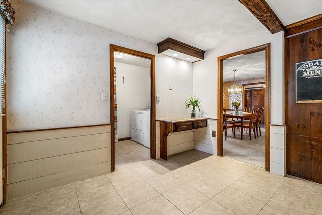 2 Garfield Ln W, Andover, MA 01810