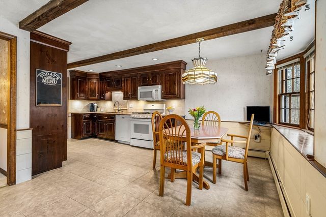 2 Garfield Ln W, Andover, MA 01810