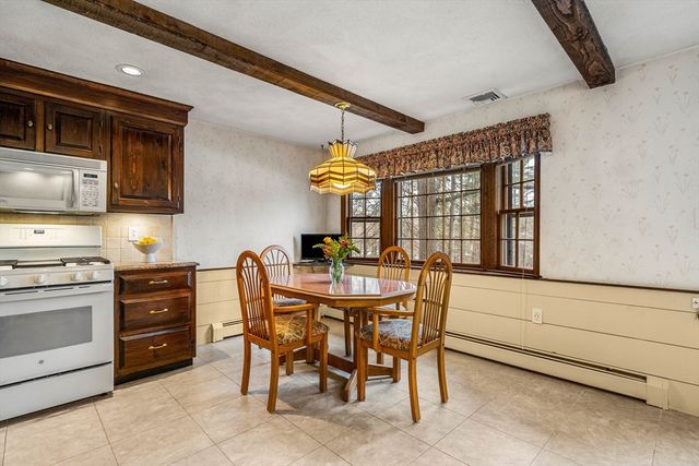 2 Garfield Ln W, Andover, MA 01810