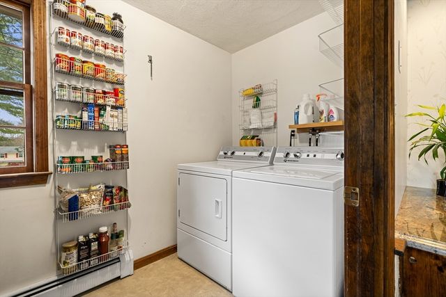 2 Garfield Ln W, Andover, MA 01810