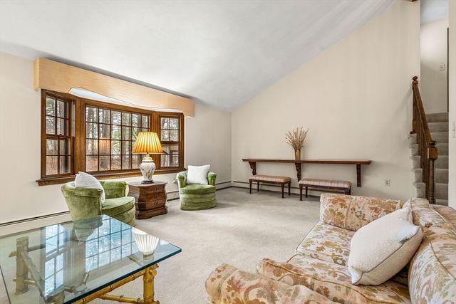 2 Garfield Ln W, Andover, MA 01810