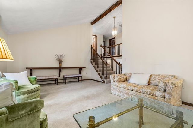 2 Garfield Ln W, Andover, MA 01810