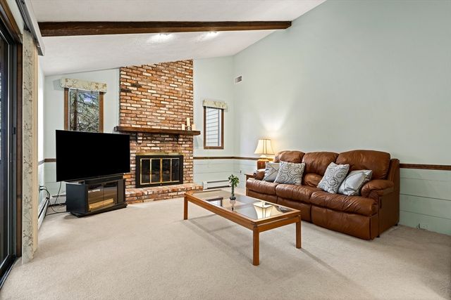 2 Garfield Ln W, Andover, MA 01810