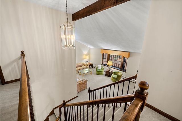 2 Garfield Ln W, Andover, MA 01810