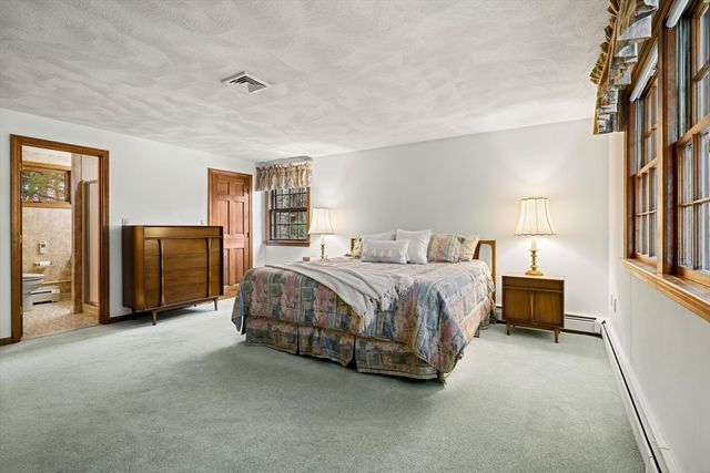 2 Garfield Ln W, Andover, MA 01810