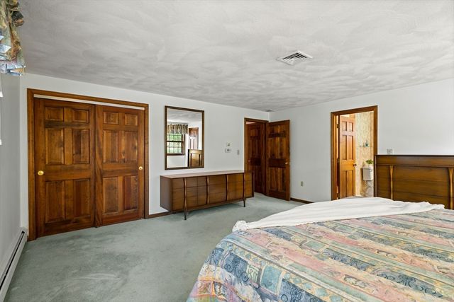 2 Garfield Ln W, Andover, MA 01810