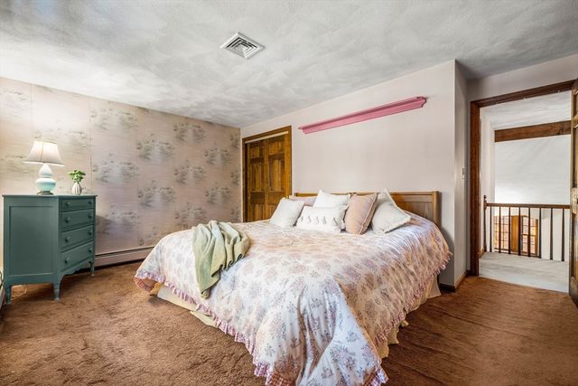 2 Garfield Ln W, Andover, MA 01810