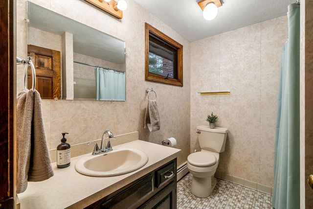 2 Garfield Ln W, Andover, MA 01810