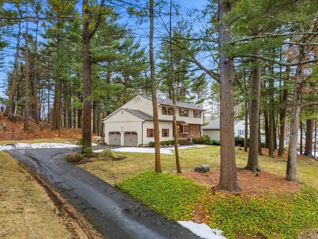 2 Garfield Ln W, Andover, MA 01810