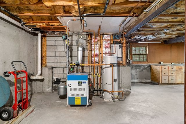 2 Garfield Ln W, Andover, MA 01810