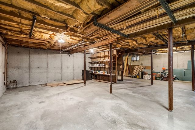 2 Garfield Ln W, Andover, MA 01810