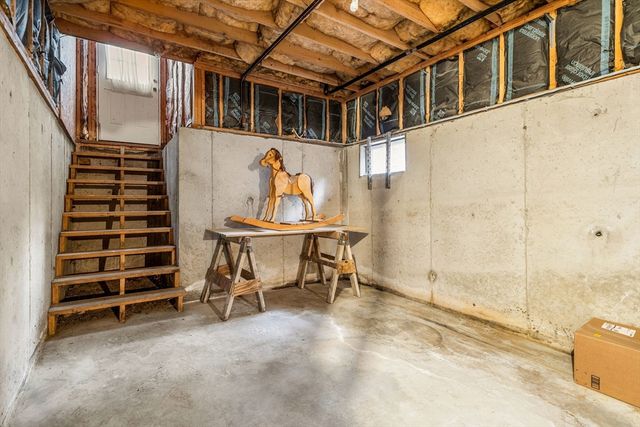 2 Garfield Ln W, Andover, MA 01810