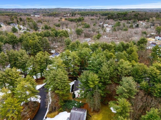 2 Garfield Ln W, Andover, MA 01810