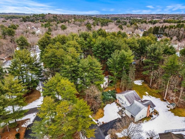 2 Garfield Ln W, Andover, MA 01810