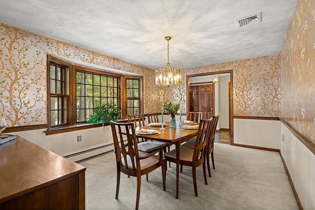 2 Garfield Ln W, Andover, MA 01810