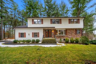 2 Garfield Ln W, Andover, MA 01810