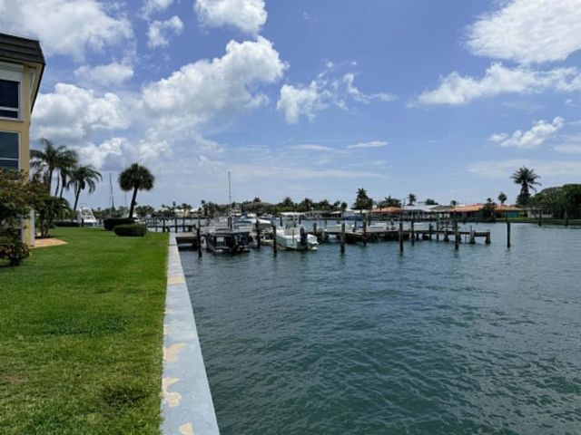 1176 Bayshore Drive 205, Fort Pierce, FL 34949