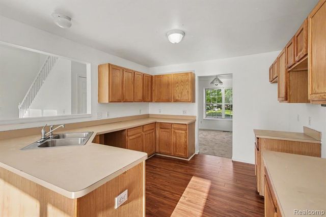 19144 Red Oak Lane, Brownstown, MI 48193