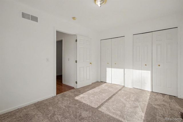 19144 Red Oak Lane, Brownstown, MI 48193