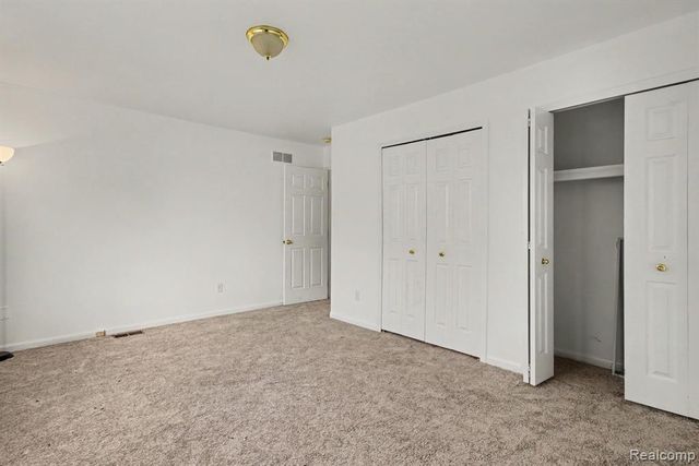 19144 Red Oak Lane, Brownstown, MI 48193