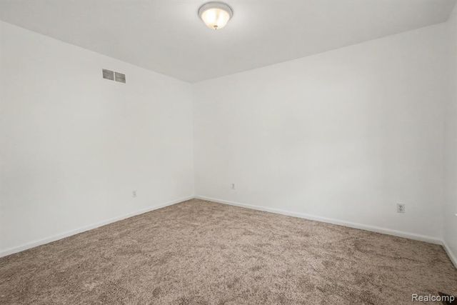 19144 Red Oak Lane, Brownstown, MI 48193