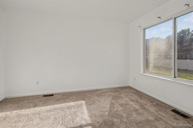 19144 Red Oak Lane, Brownstown, MI 48193