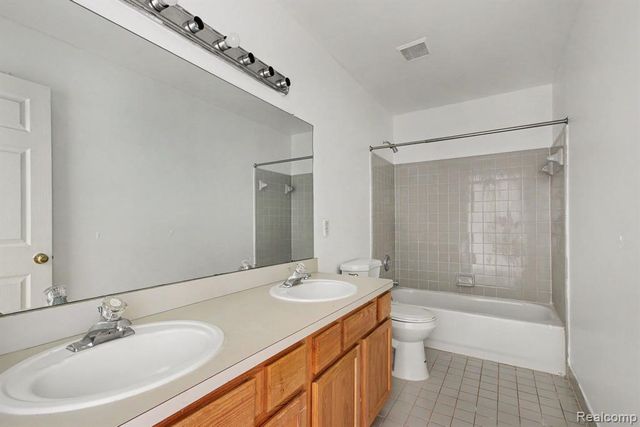 19144 Red Oak Lane, Brownstown, MI 48193