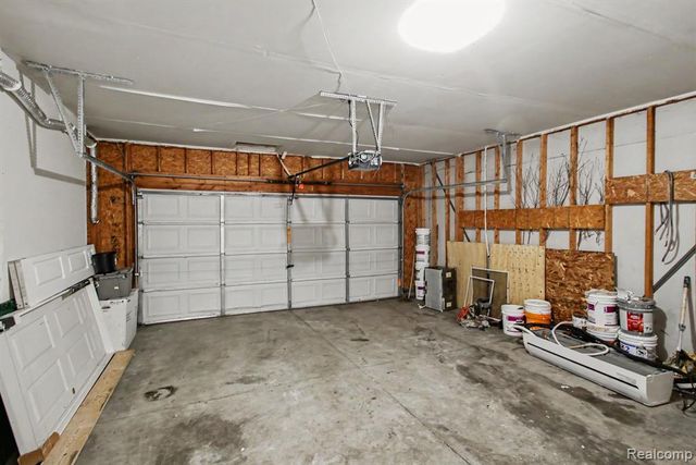 19144 Red Oak Lane, Brownstown, MI 48193