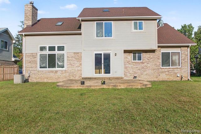 19144 Red Oak Lane, Brownstown, MI 48193