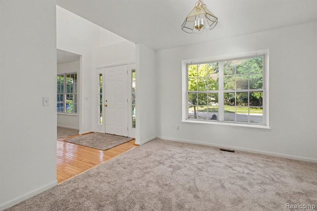 19144 Red Oak Lane, Brownstown, MI 48193